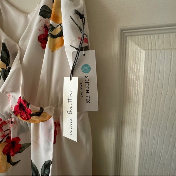 Small Nine Britton Wrap Tank Top Blouse NWT Lemons & Red Flowers - Picture 3 of 8